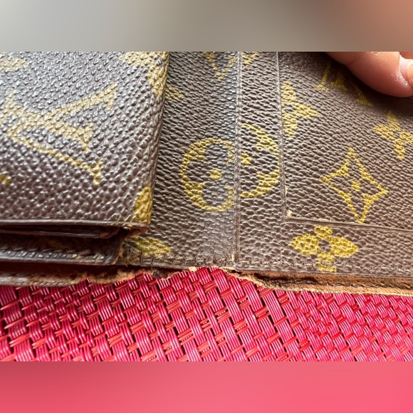 Louis Vuitton holder🌙 - Picture 9 of 16